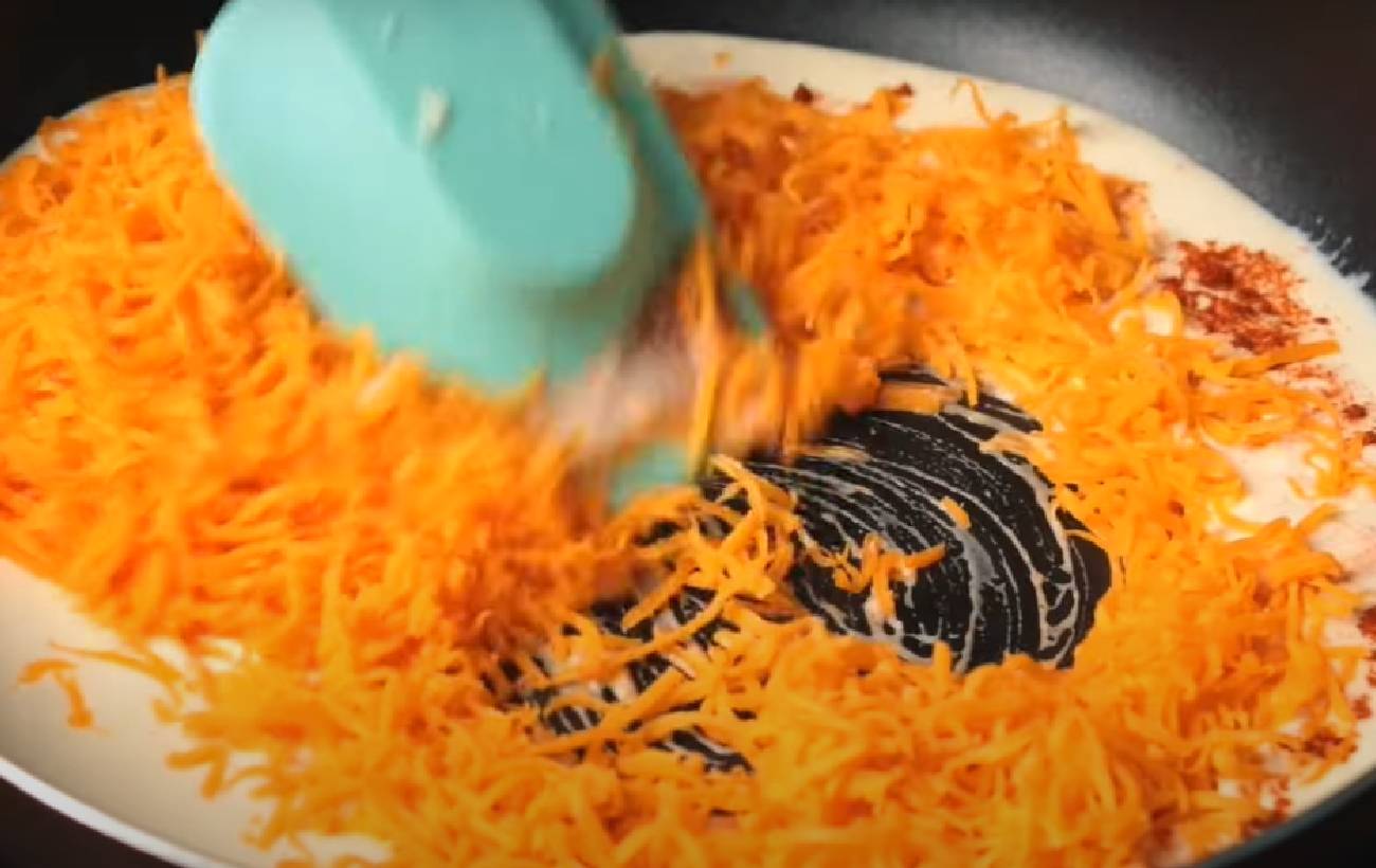 Фарширована картопля з сирним соусом: рецепт смачної вечері для гурманів